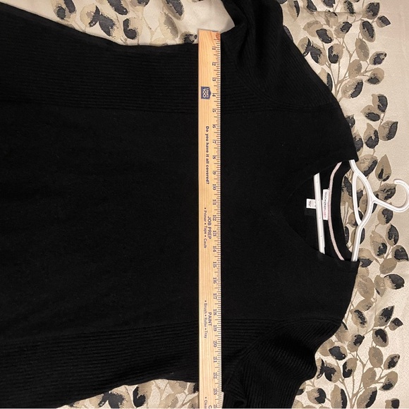 100% Cashmere Isaac Mizrahi ladies Black Sweater. - Picture 4 of 7